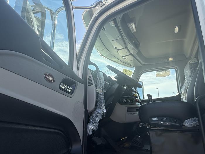 2027 Peterbilt 589-16