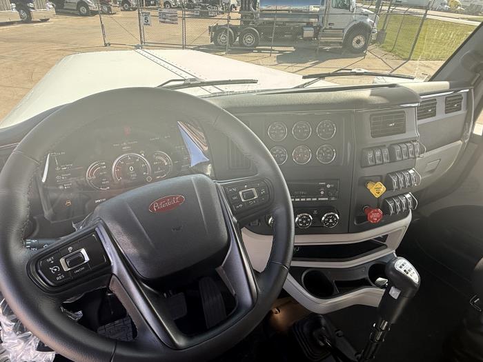 2027 Peterbilt 589-18