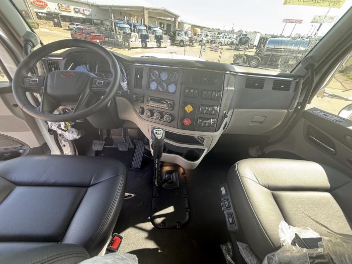 2027 Peterbilt 589-29
