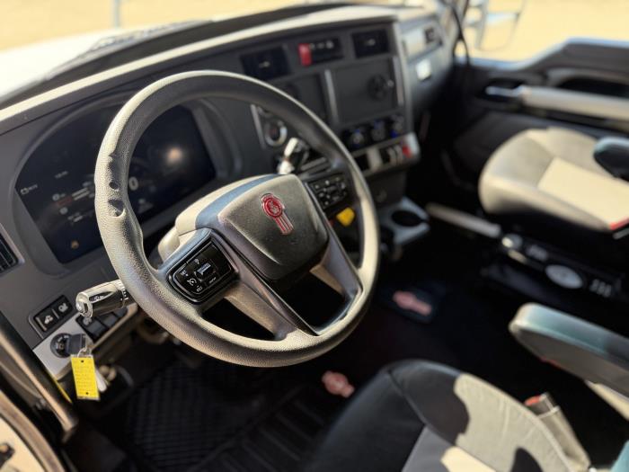 2024 Kenworth T680-15