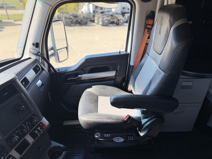 2024 Kenworth T680-17