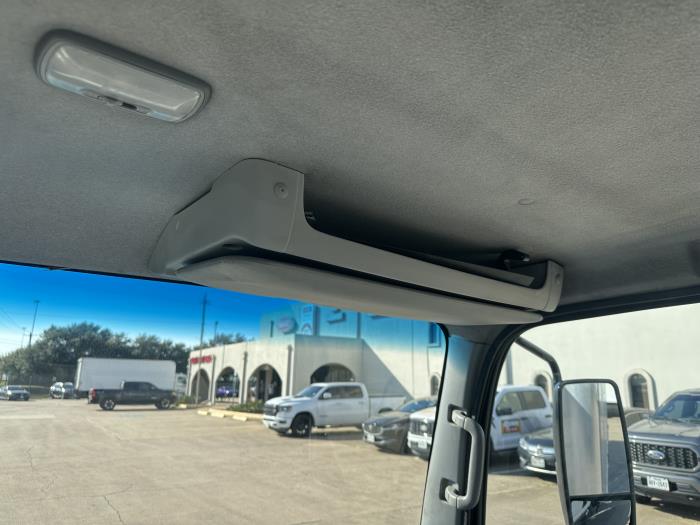 2022 Isuzu NRR-13