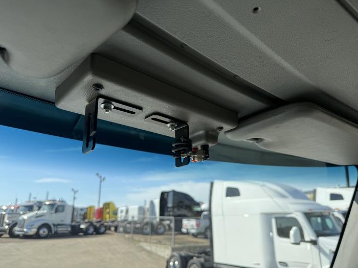 2023 Peterbilt 567-8