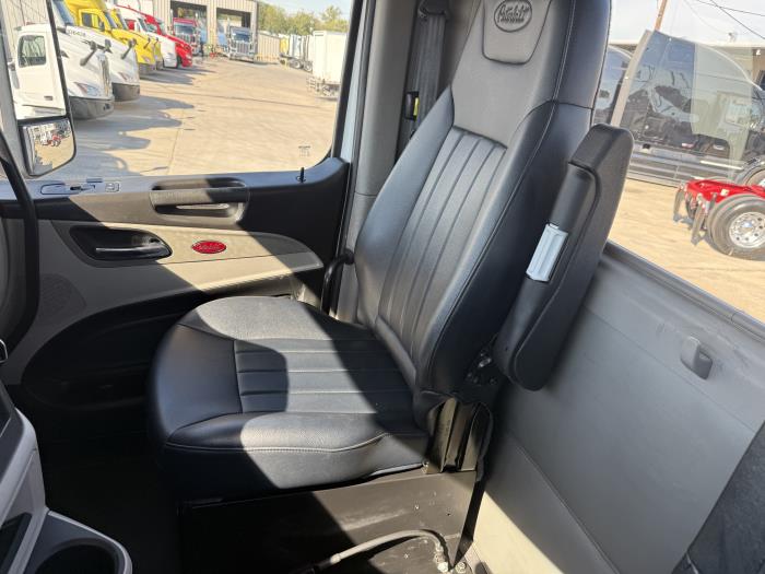 2024 Peterbilt 567-8