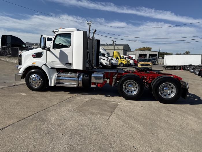 2023 Peterbilt 567-32