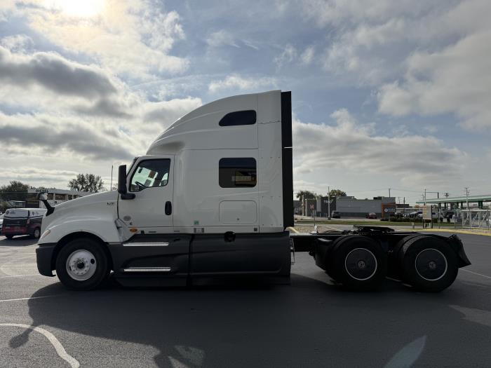 2023 International LT625-8