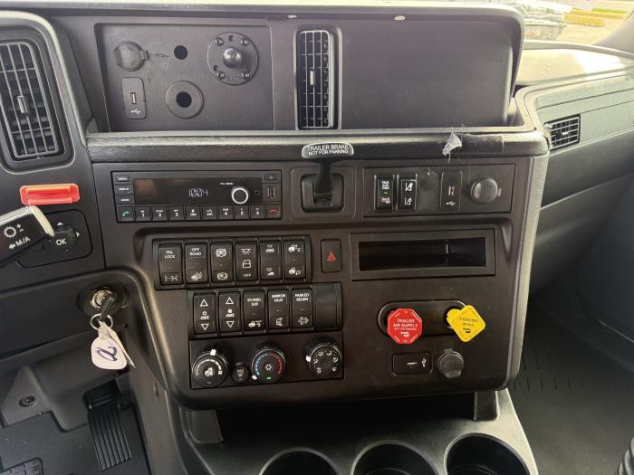 2023 International LT625-12
