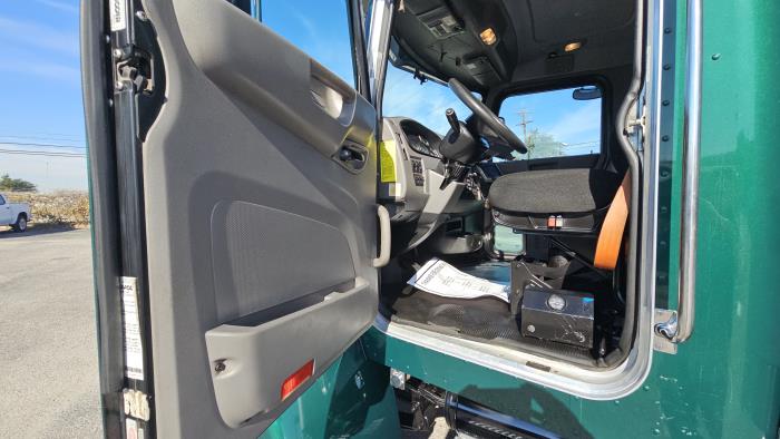 2020 Peterbilt 348-17