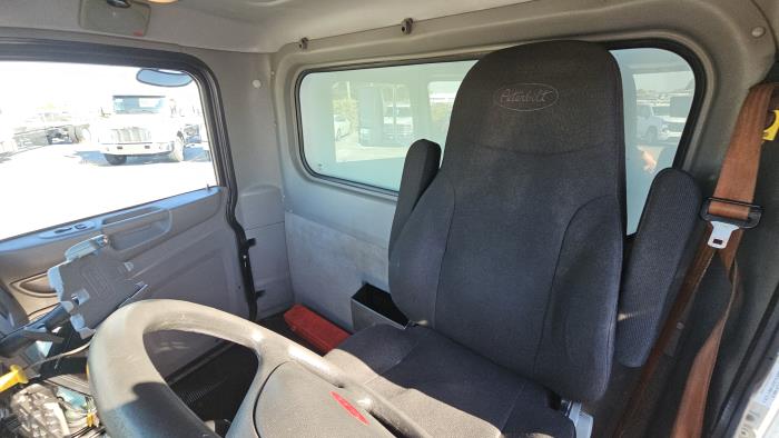 2020 Peterbilt 348-18