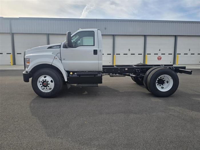 2027 Ford F-650-4