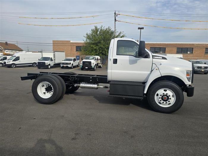 2027 Ford F-650-8