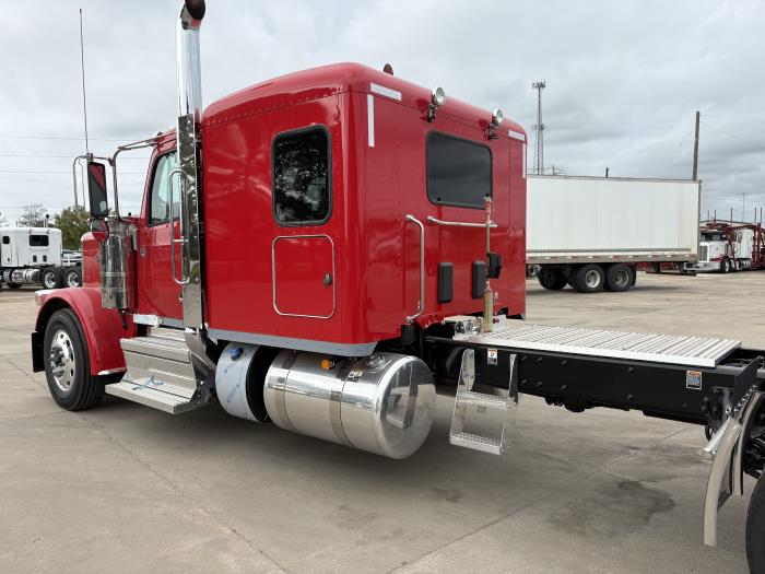 2027 Peterbilt 589-2