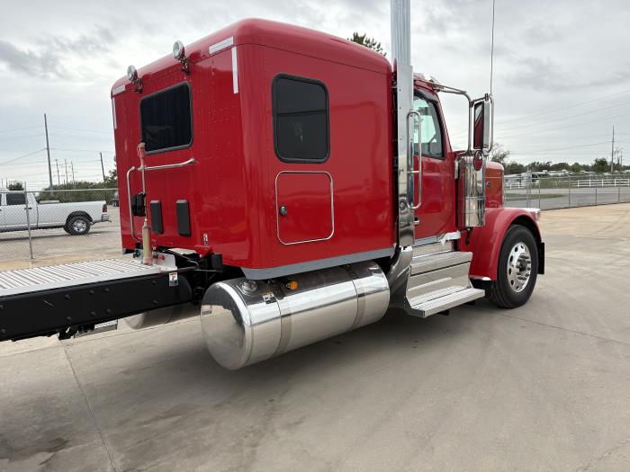 2027 Peterbilt 589-7