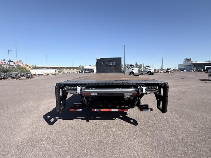 2019 Peterbilt 330-4