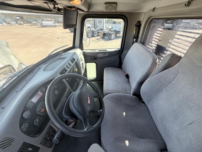 2019 Peterbilt 330-10