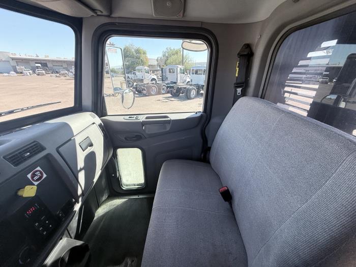 2019 Peterbilt 330-13