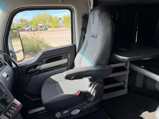 2023 Kenworth T680-31