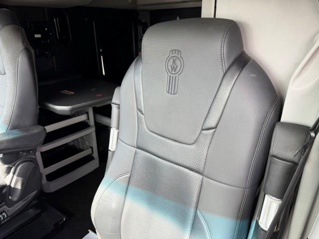 2023 Kenworth T680-32