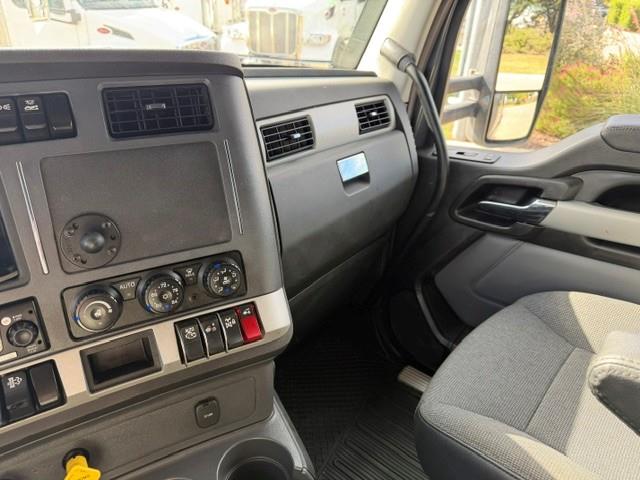 2023 Kenworth T680-46