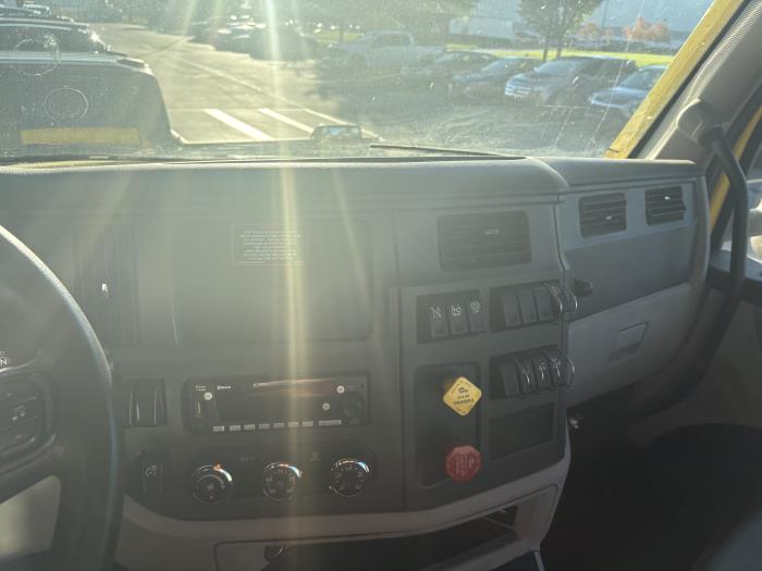 2023 Peterbilt 579-2