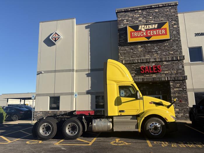 2023 Peterbilt 579-8