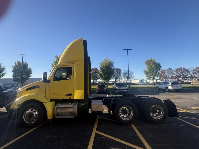 2023 Peterbilt 579-4