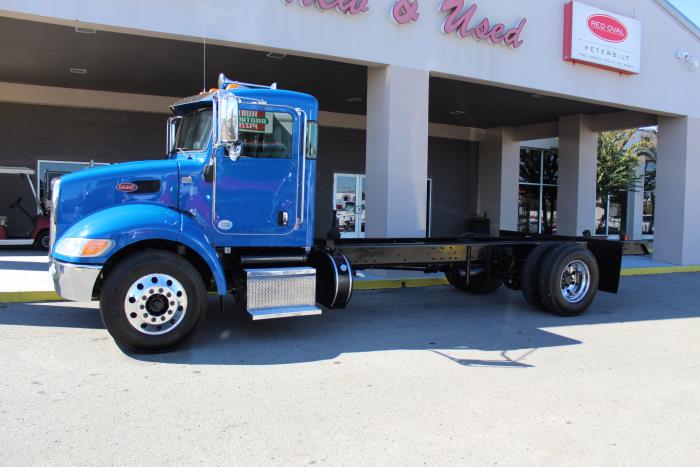 2021 Peterbilt 337-2