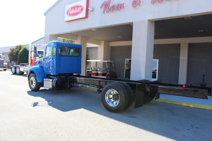 2021 Peterbilt 337-3