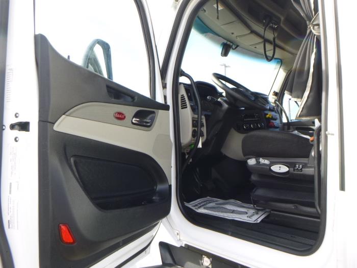 2023 Peterbilt 579-9
