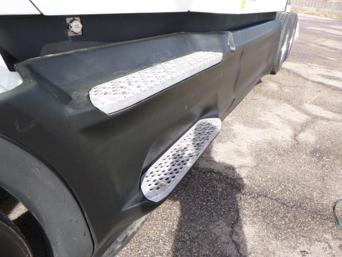 2023 Peterbilt 579-28