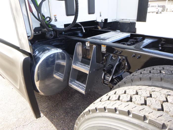 2023 Peterbilt 579-29