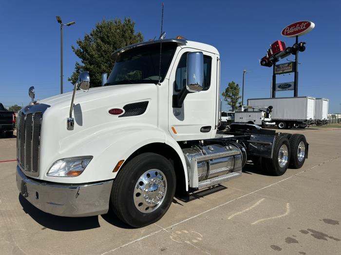 2022 Peterbilt 579-0