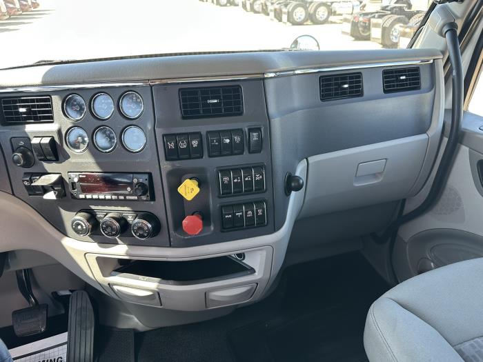 2022 Peterbilt 579-8