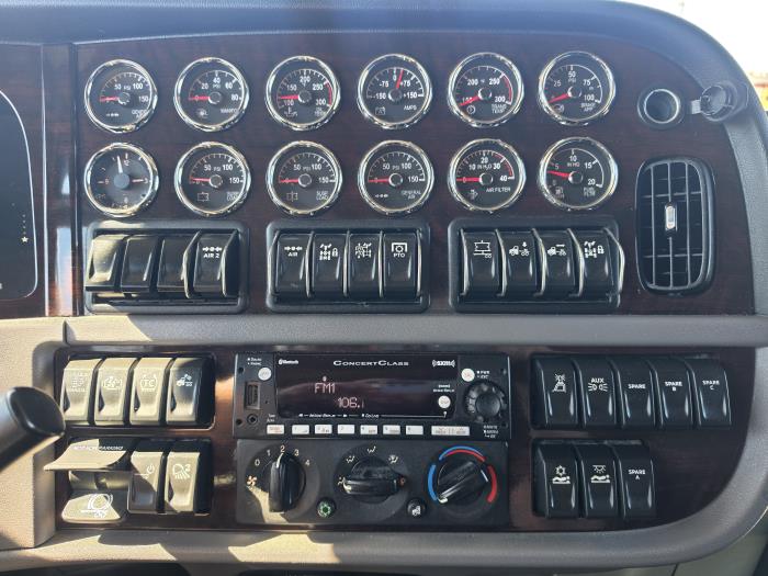 2023 Peterbilt 389-32