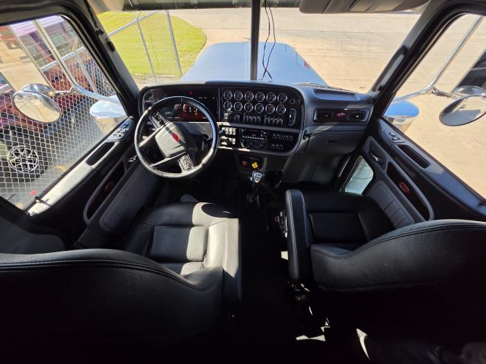 2023 Peterbilt 389-35
