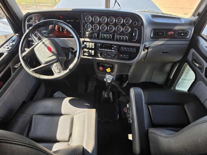 2023 Peterbilt 389-34