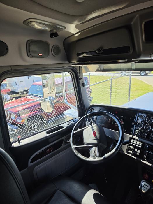 2023 Peterbilt 389-36