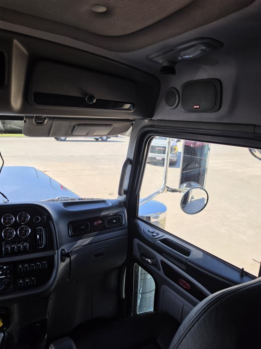 2023 Peterbilt 389-37