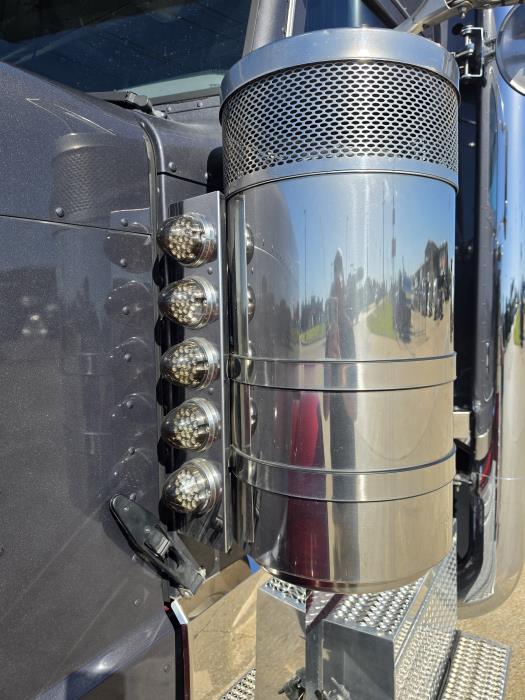 2023 Peterbilt 389-16