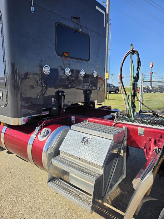 2023 Peterbilt 389-19