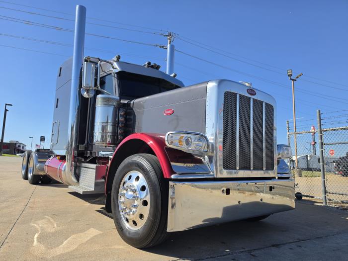2023 Peterbilt 389-12