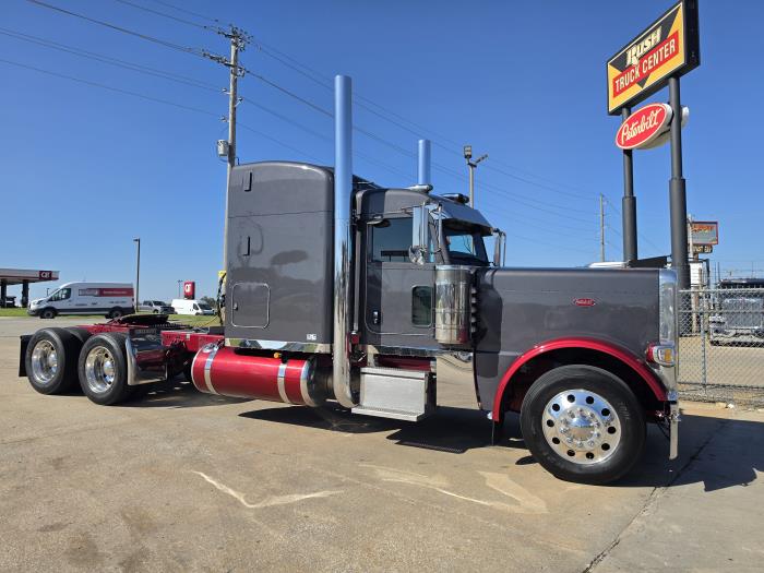 2023 Peterbilt 389-9