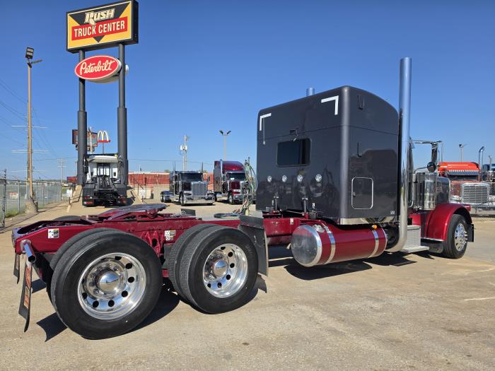 2023 Peterbilt 389-7
