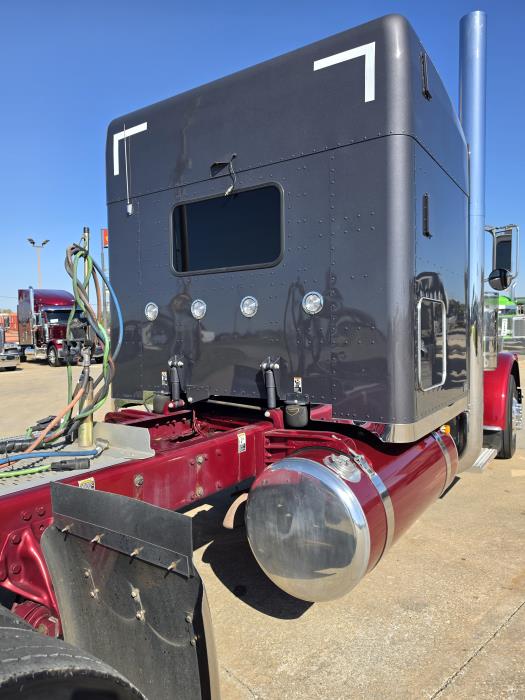 2023 Peterbilt 389-15