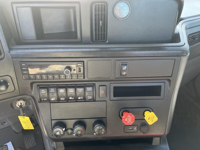 2023 International LT625-14