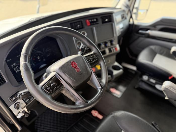 2024 Kenworth T680-17