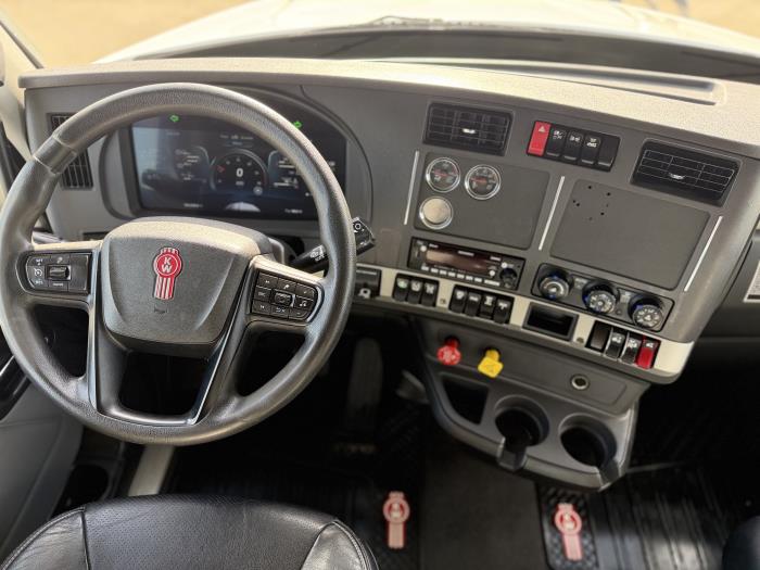 2024 Kenworth T680-26