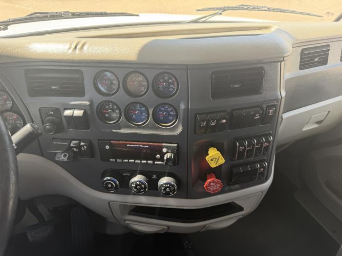 2022 Peterbilt 579-30