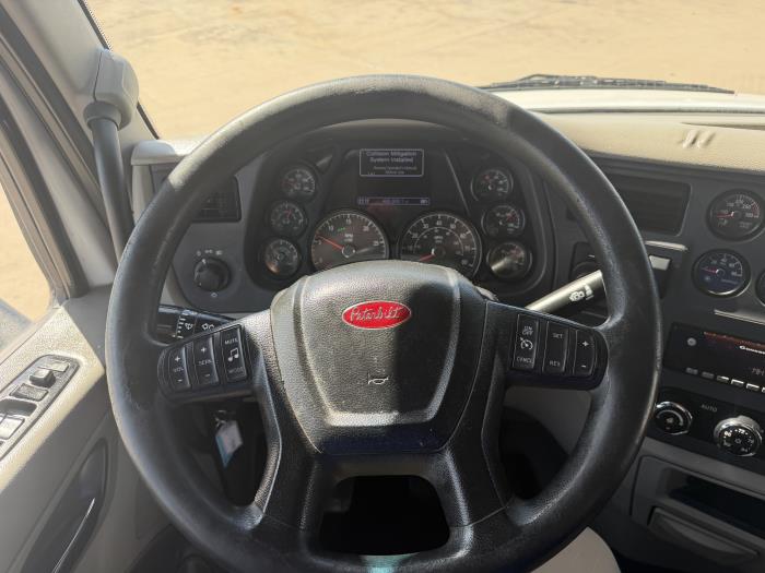 2022 Peterbilt 579-32