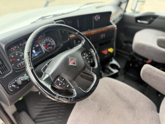 2022 International LT625-17